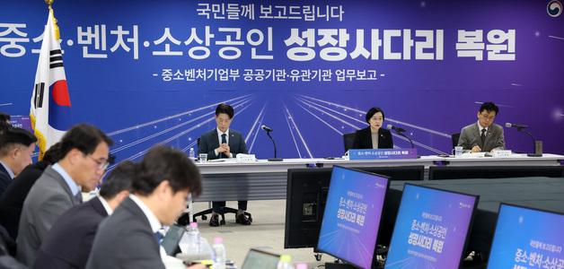 '깜깜이 편성' 지적받은 공영홈쇼핑…한성숙 "공공성 높여라" 질타