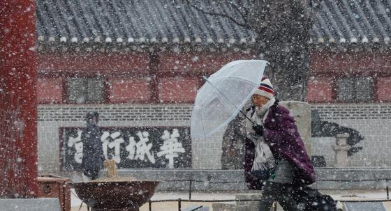 눈구름 빠져나간 뒤 냉동고 추위…수도권·충청·영남 한파특보