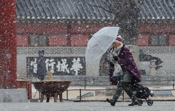 눈구름 빠져나간 뒤 냉동고 추위…수도권·충청·영남 한파특보