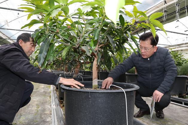 이승돈 농진청장, 충북 농업 현장 방문 '겨울 농업 피해 예방' 당부