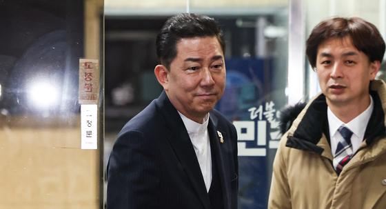 김병기 "비 맞으며 우산 밖에…제명당할지언정 黨 못 떠나" 