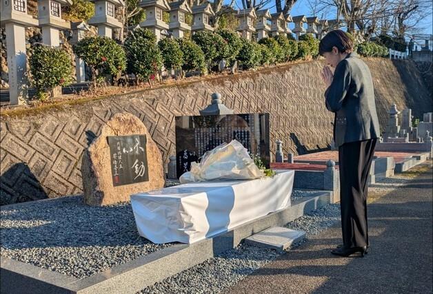 日다카이치, 한일 정상회담 앞두고 아베 위령비 헌화