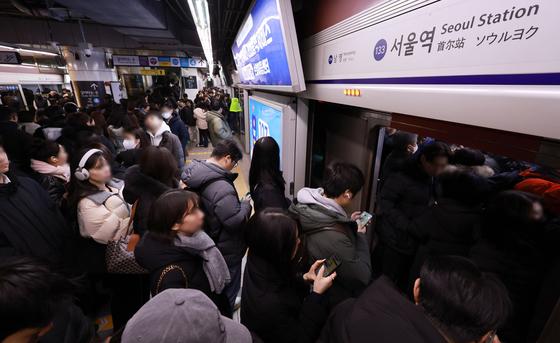 눈구름 빠져나간 뒤 냉동고 추위…수도권·충청·영남 한파특보