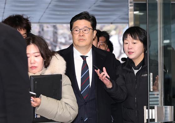 [뉴스1 PICK]1천억대 사기 혐의...홈플러스 사태 MBK 김병주 구속 갈림길