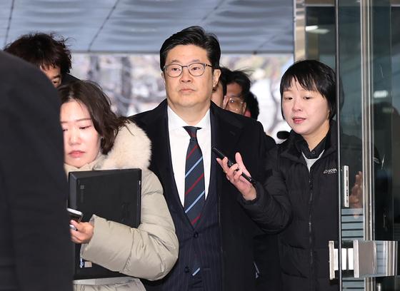 [뉴스1 PICK]1천억대 사기 혐의...홈플러스 사태 MBK 김병주 구속 갈림길