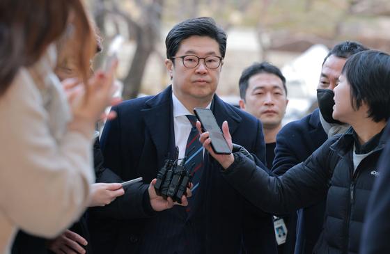 '홈플러스 사태' 김병주 MBK 회장 구속 갈림길…침묵 속 법정 출석