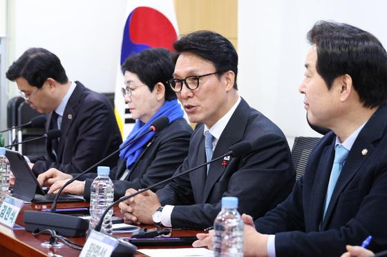 金총리 "수사-기소 분리, 검찰개혁 핵심…보완수사권 폐지 원칙"