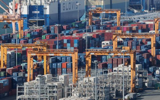 정부 "경기 회복 흐름 지속… 건설 부진·美관세 불확실성 상존"