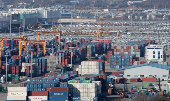 ICT 수출 2643억 달러…반도체 1735억 달러, AI 수요로 '역대 최대'