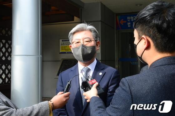 '강제추행 피해자 무고' 오태완 의령군수, 항소심서 벌금형…직 유지