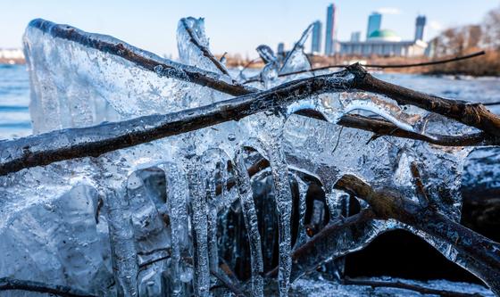 한파에 '꽁꽁' 얼어붙은 한강