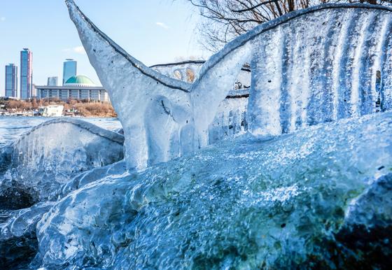'올겨울 최강 한파' 출근길 '꽁꽁'…빙판길 사고·화재 잇따라(종합)