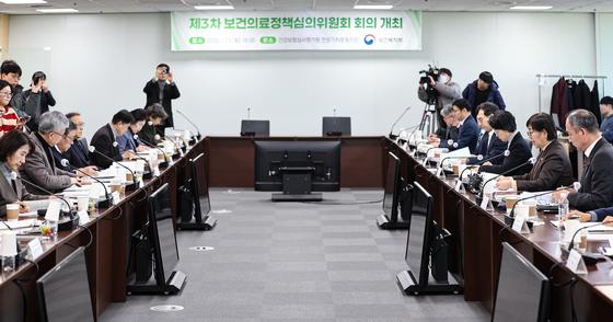 [기자의 눈] '자체추계' 발표한 의협, '의대정원' 논의 판 흔드나