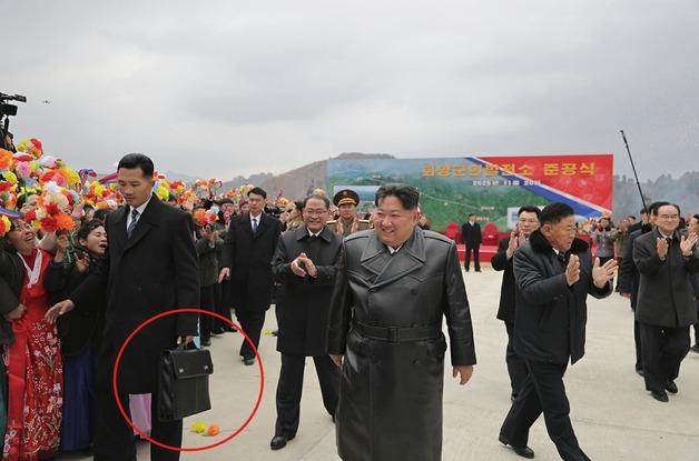 김정은 왜 경호팀 지휘관 바꿨나…교체 이유 '대외 변수' 가능성