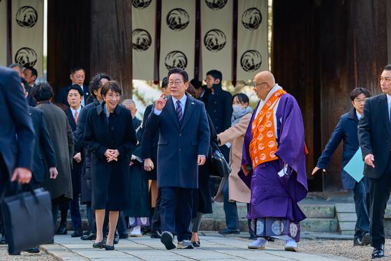 한일정상회담서 포착된 李 대통령 '운동화'…또 완판 되나
