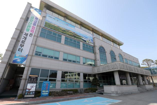 '의원 7명 중 3명' 뇌물수수 재판…지방의회 '존폐론'을 다시 생각한다 