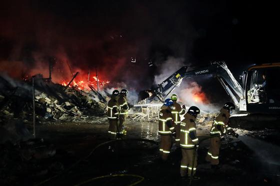 백학산으로 번진 영천 주택 화재, 큰 불길 잡혀