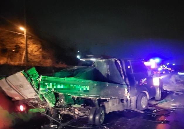 화성 서해안고속도로서 3중 추돌 사고…4명 사상(종합)