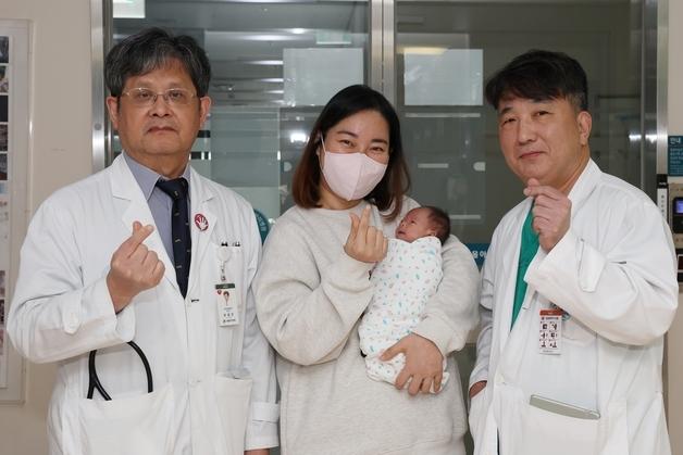 '엄지손가락'만한 심장에 복잡 기형…생후 8일만에 치료 성공