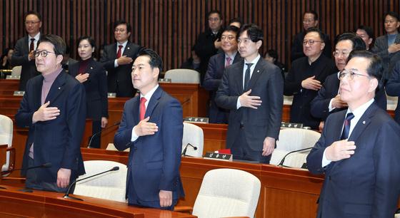 국힘 의총 "한동훈 제명 과해, 정치적 봉합해야"…우려 봇물