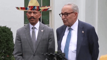 도널드 트럼프 미국 대통령이 지난해 9월 소셜미디어 트루스소셜에 게시한 제프리스 원내대표 관련 AI 조작 영상 중 일부. (트럼프 트루스소셜 캡쳐)