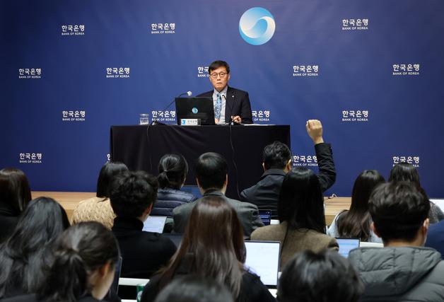 한은 "美 추가 금리 인하 가능성"…한미 금리차 축소·환율 안정 기대