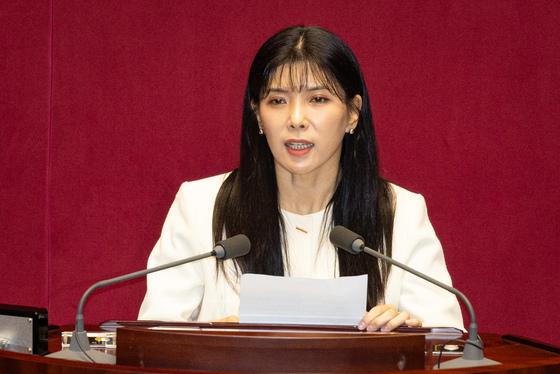 [뉴스1 PICK]'하반신 마비 장애 딛고 변호사' 인요한 뒤 이은 이소희, 국회의원 선서