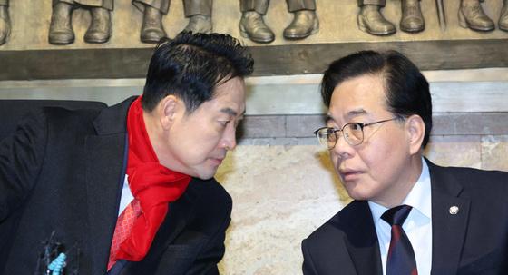 장동혁, '쌍특검 단식' 나흘째…송언석 "정부·여당, 수용하라"