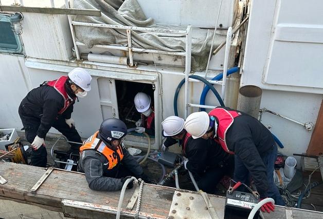 태안해경, 동절기 해양오염사고 대응 '유류이적 합동 훈련'