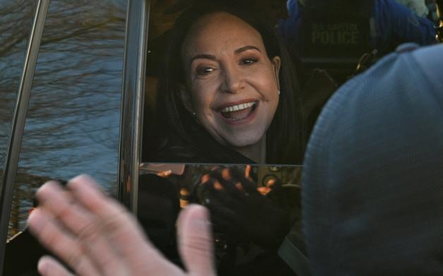 베네수 마차도, 백악관서 트럼프 만나…'노벨평화상' 메달 깜짝전달