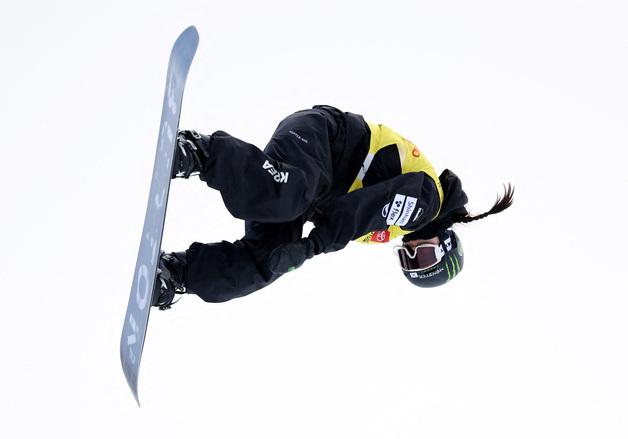 스노보드 최가온, 올림픽 앞둔 마지막 월드컵 예선 1위