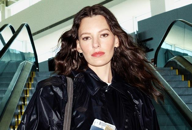 아워글래스, '일루션 루미너스 글로우 파운데이션' 판매량 4배 껑충