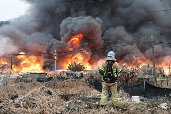 강남 구룡마을 화재, 산불로 번져…소방, 대응 2단계 격상(종합2보)