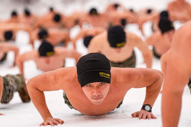 [뉴스1 PICK]해병대 특수수색여단, '혹한 뚫고 동계 설한지 훈련 실시'