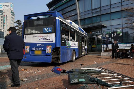 서대문역 인근 시내버스 돌진…중상 2명 등 13명 부상(종합)