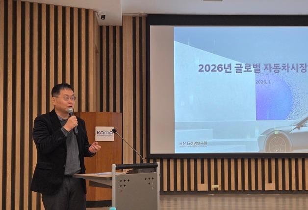 "올해 글로벌 車시장 '정체'…완성차 업체, 생존 갈림길"(종합)