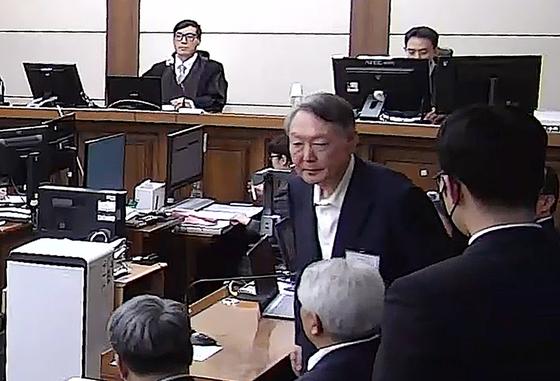 尹 "경호처 야단 친 것" 주장에…법원 "납득 어려운 변명 일관"