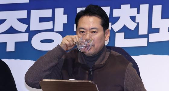 60·70대도 등 돌려…국힘, 민주 '대형악재'에도 지지율 하락