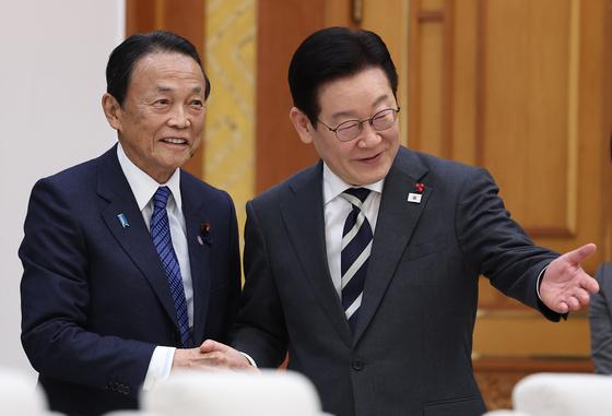 李대통령 "아소 총리, 한일정상회담 日사회서 긍정 평가라 전해"