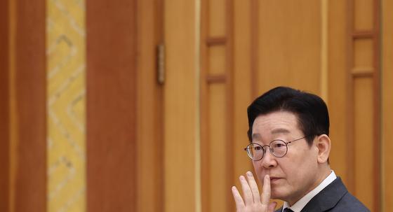 李대통령 "댓글 가끔 읽어, 여론조작 중대범죄"