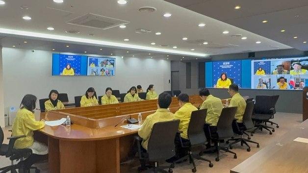 "한국인 50여명 이란 체류, 신속히 출국해달라"…외교부 긴급 권고 