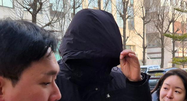 강선우 前보좌관 10시간여 조사…공천헌금 1억 진실공방