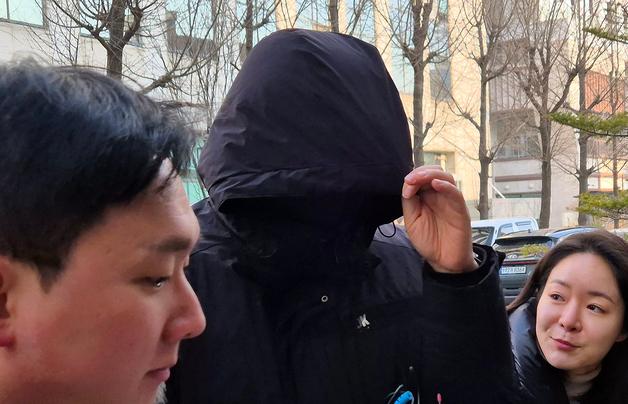 강선우 前보좌관 10시간여 조사…공천헌금 1억 진실공방