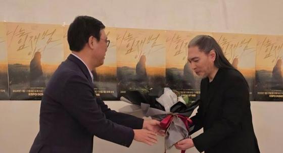 임재범 40년 노래 인생에 공로패…"독보적 예술가 정신"