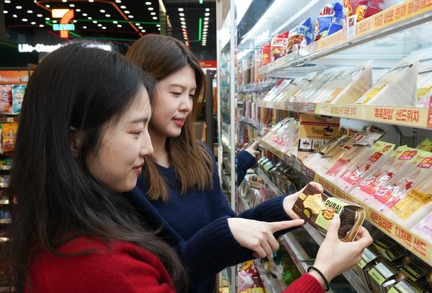 "두쫀쿠 열풍 잇는다"…세븐일레븐, '두바이식 카다이프 뚱카롱' 출시