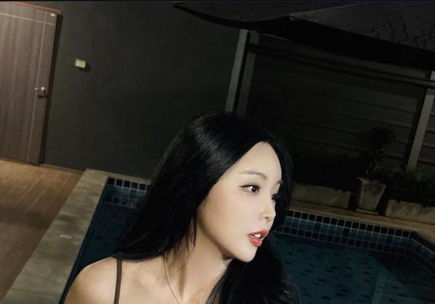 '파타야' 간 홍진영, 한밤중 수영복 입고 뽐낸 글래머 몸매 눈길 [N샷]