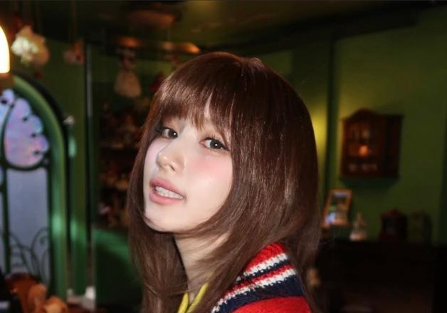 트와이스 사나, 인형 비주얼에 청순·섹시 다 되는 팔색조 매력까지 [N샷]