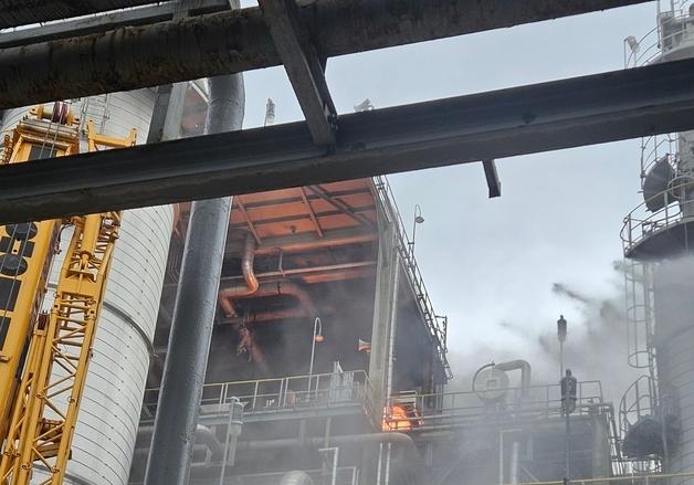 여수 국가산단 화학공장서 화재…2명 화상