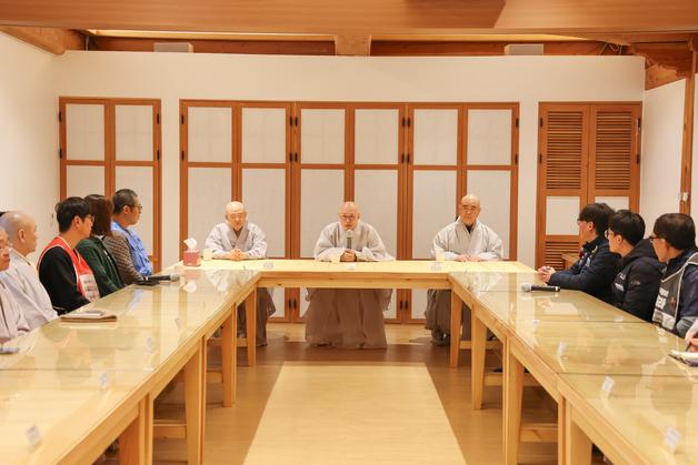 '조계종 총무원장' 진우스님 "평등세상 기원"…새해맞이 108배