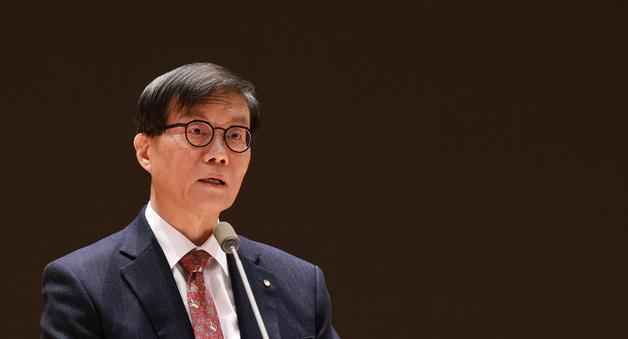 이창용 "'원화 휴지조각' 유튜버들 말…한은은 금고지기"